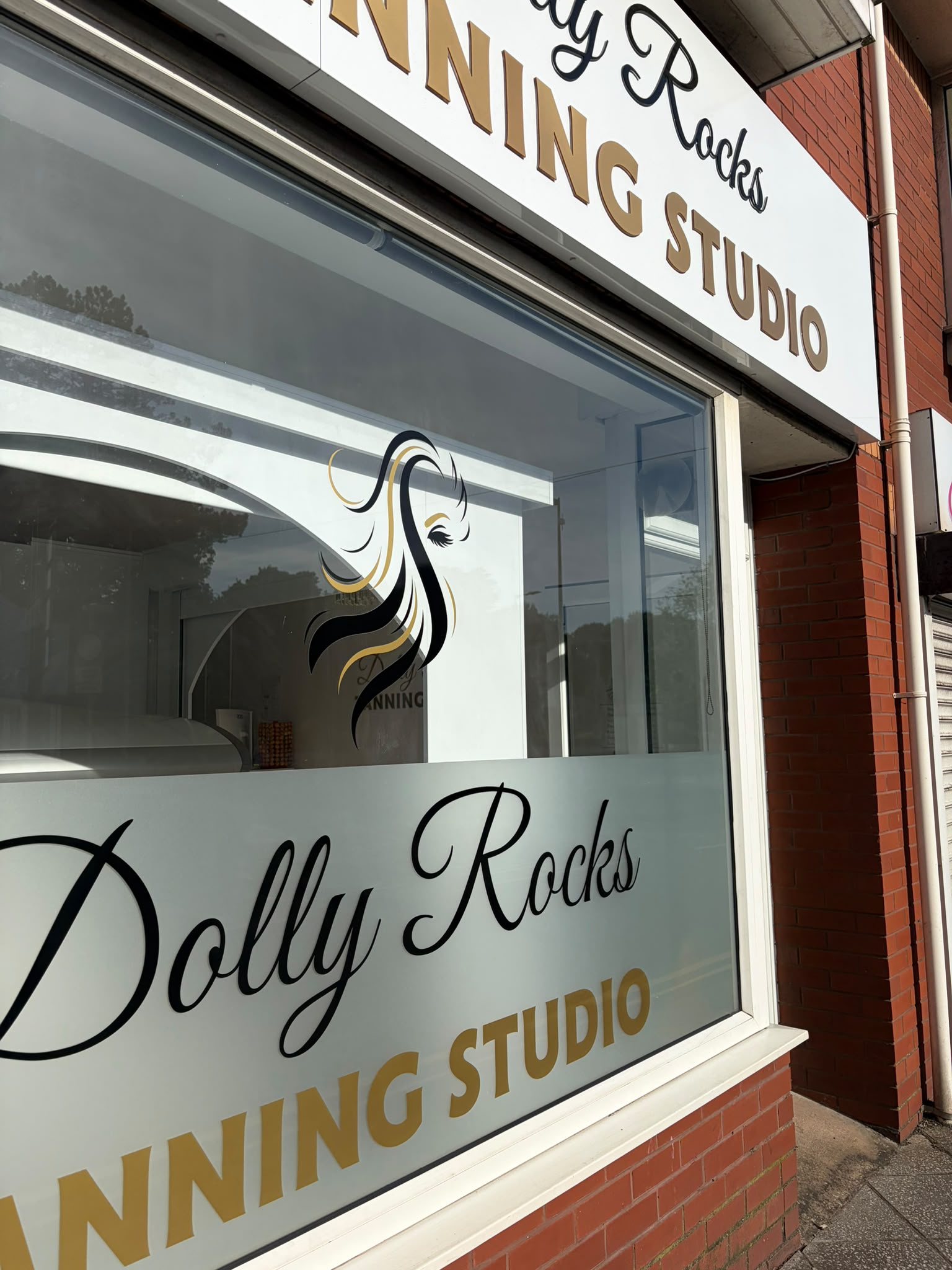 Dolly Rocks Tanning Studio storefront